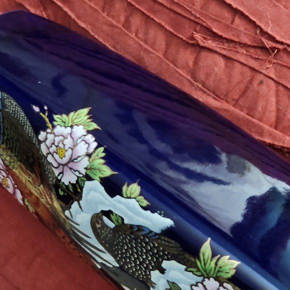 DARK BLUE & GOLD JAPANESE VASE-PEACOCKS & PINK FLOWERS-9 1/2" TALL - Picture 6 of 16